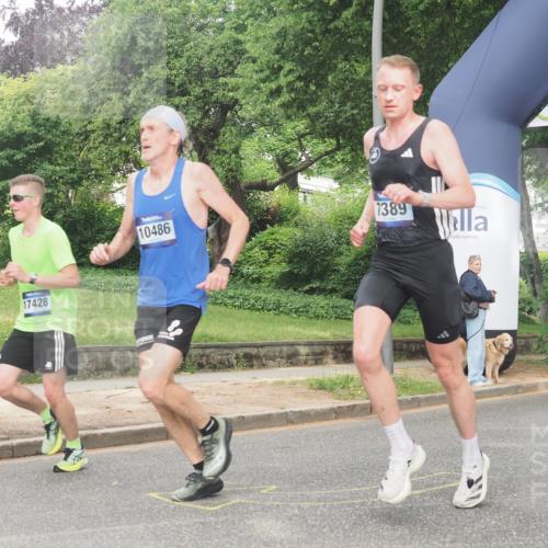 29.06.2025 - hella hamburg halbmarathon KatJ http://msf.ph/oto/8338899 29.06.2025 10:18:43 Zwischen KM18-KM19 1827, 7389, 8473 meine-sportfotos.de
