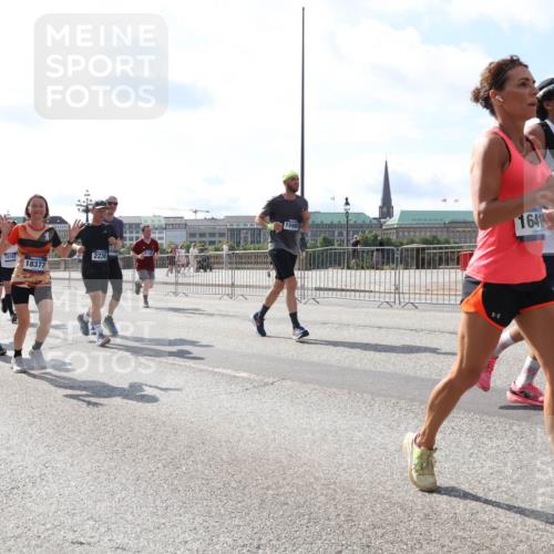 29.06.2025 - hella hamburg halbmarathon Lena Gebhardt http://msf.ph/oto/8338930 29.06.2025 10:00:38 Lombardsbrücke 18321, 2236, 116, 8701, 18377, 6443, 1568, 1641, 1019, 1180, 1239, 1526, 1544, 1568, 1583, 1611, 1681, 2027, 2086, 2159, 2236, 2346, 2426, 2474, 2606, 2652, 2730, 2982, 3042, 3059, 3141, 3177, 3319, 3400, 3794, 3861, 3898, 3983, 4419, 4579, 4594, 4616, 4767, 4813, 4940, 4945, 5033, 5272, 5418, 5643, 5728, 6082, 6084, 6104, 6138, 6220, 6260, 6443, 6470, 6714, 6757, 8255, 8478, 8632, 8923, 9124, 9553, 9555, 9577, 10074, 10271, 10599 meine-sportfotos.de