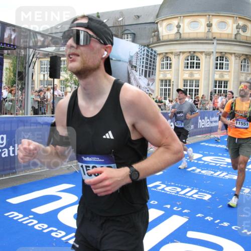 29.06.2025 - hella hamburg halbmarathon Michael Strokosch http://msf.ph/oto/8338950 29.06.2025 10:51:01 Ziel 1466, 1630, 2207, 3654, 7369, 8117, 8205, 8572, 10215, 11551, 12778, 13008, 13687, 14125, 15362, 15395, 15643, 16285, 17221, 18350 meine-sportfotos.de
