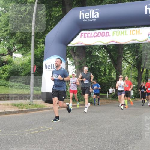 29.06.2025 - hella hamburg halbmarathon KatJ http://msf.ph/oto/8339049 29.06.2025 10:48:14 Zwischen KM18-KM19 1264, 2911, 7306, 8590, 8721 meine-sportfotos.de