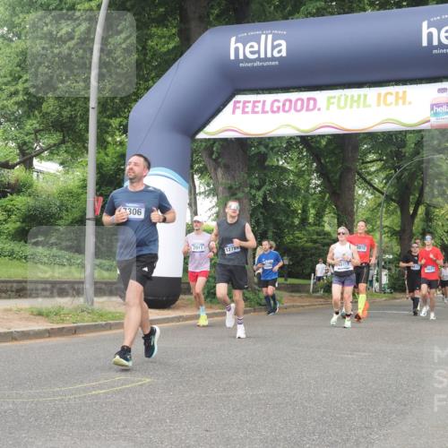 29.06.2025 - hella hamburg halbmarathon KatJ http://msf.ph/oto/8339095 29.06.2025 10:48:15 Zwischen KM18-KM19 2911, 5870, 7306, 8590, 8721 meine-sportfotos.de