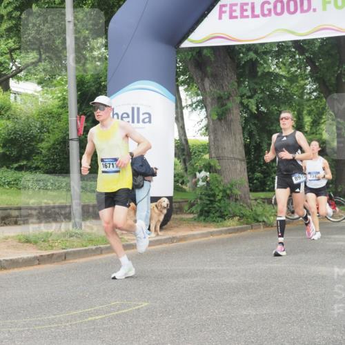 29.06.2025 - hella hamburg halbmarathon KatJ http://msf.ph/oto/8339107 29.06.2025 10:18:48 Zwischen KM18-KM19 1827, 7349, 7389 meine-sportfotos.de