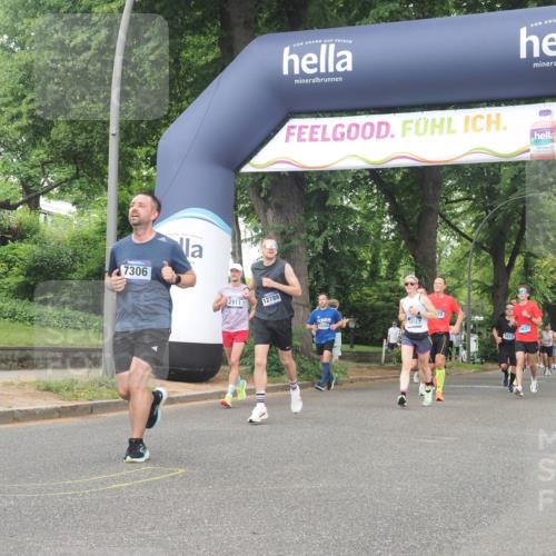 29.06.2025 - hella hamburg halbmarathon KatJ http://msf.ph/oto/8339124 29.06.2025 10:48:15 Zwischen KM18-KM19 2911, 5870, 7306, 8590, 8721 meine-sportfotos.de