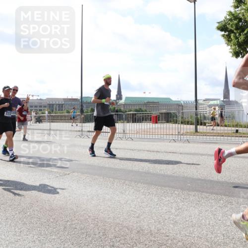 29.06.2025 - hella hamburg halbmarathon Lena Gebhardt http://msf.ph/oto/8339204 29.06.2025 10:00:39 Lombardsbrücke 11605, 18377, 223810599, 17150, 1019, 1180, 1239, 1526, 1544, 1568, 1583, 1611, 1681, 2027, 2086, 2236, 2346, 2426, 2474, 2606, 2652, 2730, 2982, 3042, 3059, 3141, 3177, 3319, 3400, 3794, 3861, 3898, 3983, 4419, 4579, 4594, 4616, 4767, 4813, 4940, 4945, 5033, 5272, 5418, 5643, 5728, 5870, 6082, 6084, 6104, 6138, 6220, 6260, 6443, 6470, 6714, 6757, 7761, 8255, 8478, 8632, 8923, 9124, 9553, 9555, 9577, 10074, 10271, 10599 meine-sportfotos.de