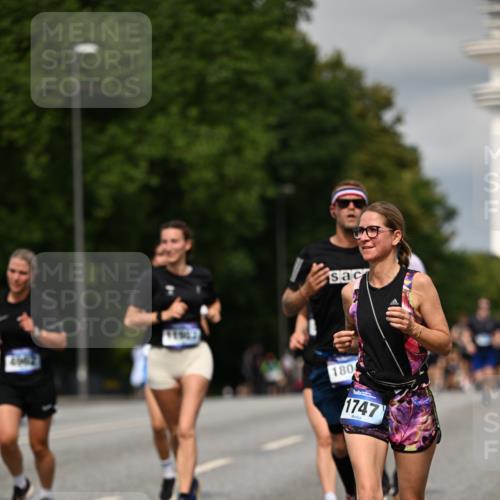 29.06.2025 - hella hamburg halbmarathon Dr. Thomas Lammeyer http://msf.ph/oto/8339224 29.06.2025 10:17:56 Kennedybrücke 1194, 1747, 2891, 4001, 4032, 4795, 4962, 5631, 5719, 6089, 7462, 7913, 8001, 8673, 9141, 9631, 9845, 9886, 10442, 10443, 11355 meine-sportfotos.de