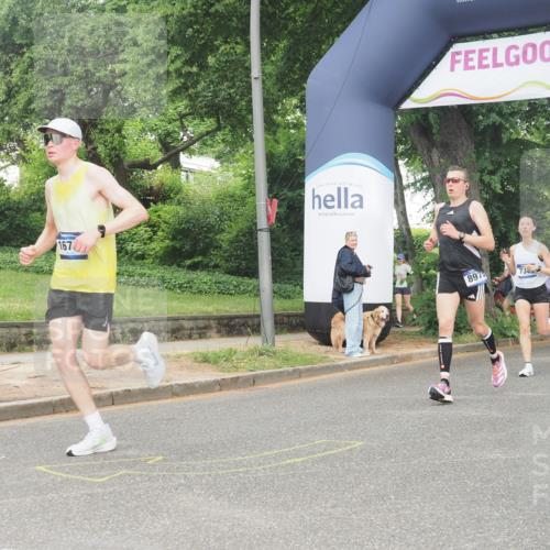 29.06.2025 - hella hamburg halbmarathon KatJ http://msf.ph/oto/8339254 29.06.2025 10:18:48 Zwischen KM18-KM19 1827, 7349, 7389 meine-sportfotos.de