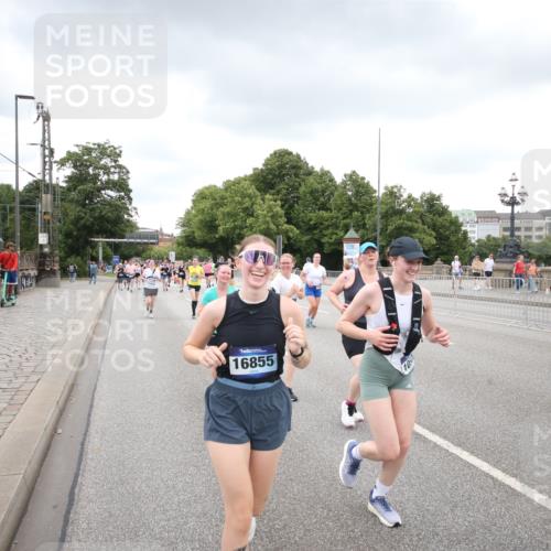 29.06.2025 - hella hamburg halbmarathon Jannik Wohlers http://msf.ph/oto/8339256 29.06.2025 10:55:12 Lombardsbrücke 1616, 1873, 1917, 3101, 3244, 5220, 5222, 5487, 5575, 7548, 7680, 8527, 8626, 8648, 9614, 9618, 9857, 9858, 9956, 10094, 10436, 10438, 10559, 10593, 10885, 12695, 12902, 13504, 14727, 15081, 15116, 15289, 16267, 16336, 16651, 16768, 16855, 16926, 17019, 17392, 17396, 18670, 18907, 18972 meine-sportfotos.de