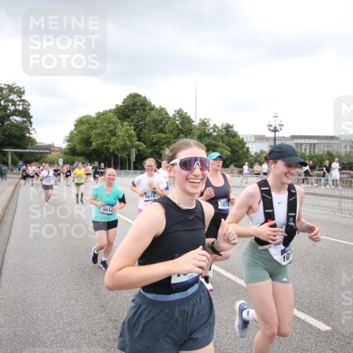 29.06.2025 - hella hamburg halbmarathon Jannik Wohlers http://msf.ph/oto/8339296 29.06.2025 10:55:12 Lombardsbrücke 1616, 1873, 1917, 3101, 3244, 5220, 5222, 5487, 5575, 7548, 7680, 8527, 8626, 8648, 9614, 9618, 9857, 9858, 9956, 10094, 10436, 10438, 10559, 10593, 10885, 12695, 12902, 13504, 14727, 15081, 15116, 15289, 16267, 16336, 16651, 16768, 16855, 16926, 17019, 17392, 17396, 18670, 18907, 18972 meine-sportfotos.de