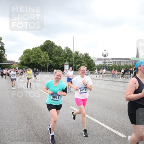 29.06.2025 - hella hamburg halbmarathon Jannik Wohlers http://msf.ph/oto/8339332 29.06.2025 10:55:13 Lombardsbrücke 1616, 1873, 1917, 3101, 3244, 5220, 5222, 5487, 5575, 6257, 7548, 8527, 8626, 8648, 9548, 9614, 9618, 9857, 9858, 9956, 10094, 10436, 10438, 10559, 10593, 10885, 12695, 12902, 13504, 15081, 15116, 15289, 16267, 16336, 16651, 16768, 16855, 16926, 17019, 17392, 17396, 18670, 18907, 18972 meine-sportfotos.de