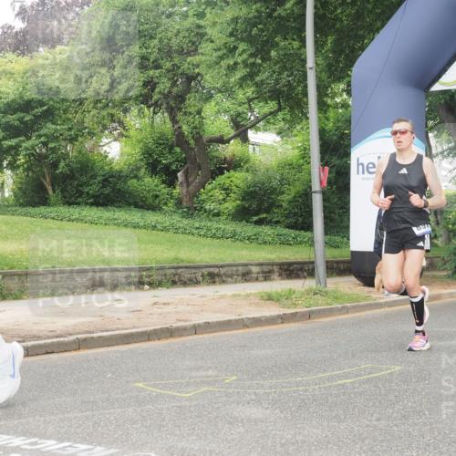 29.06.2025 - hella hamburg halbmarathon KatJ http://msf.ph/oto/8339357 29.06.2025 10:18:49 Zwischen KM18-KM19 1827, 7349, 7389 meine-sportfotos.de