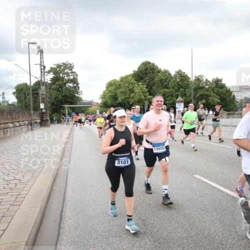 29.06.2025 - hella hamburg halbmarathon Jannik Wohlers http://msf.ph/oto/8339441 29.06.2025 10:55:22 Lombardsbrücke 1616, 3101, 3244, 4265, 4470, 4896, 5220, 5222, 5575, 6055, 6056, 6113, 6257, 6594, 7548, 7969, 8110, 8527, 8532, 8533, 8648, 9548, 9861, 9865, 9956, 10094, 10436, 10438, 10449, 10593, 11903, 11962, 11963, 12695, 13504, 14124, 14492, 15081, 15116, 15289, 15763, 15764, 16336, 16651, 16768, 16926, 17038, 17039, 17168, 17392, 18195, 18907 meine-sportfotos.de