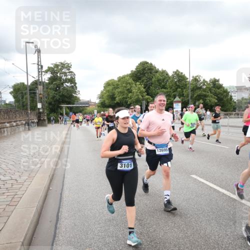 29.06.2025 - hella hamburg halbmarathon Jannik Wohlers http://msf.ph/oto/8339453 29.06.2025 10:55:22 Lombardsbrücke 1616, 3101, 3244, 4265, 4470, 4896, 5220, 5222, 5575, 6055, 6056, 6113, 6257, 6594, 7548, 7969, 8110, 8527, 8532, 8533, 8648, 9548, 9861, 9865, 9956, 10094, 10436, 10438, 10449, 10593, 11903, 11962, 11963, 12695, 13504, 14124, 14492, 15081, 15116, 15289, 15763, 15764, 16336, 16651, 16768, 16926, 17038, 17039, 17168, 17392, 18195, 18907 meine-sportfotos.de