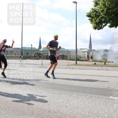 29.06.2025 - hella hamburg halbmarathon Lena Gebhardt http://msf.ph/oto/8339459 29.06.2025 10:00:39 Lombardsbrücke 18377, 2236, 599, 1019, 1180, 1239, 1526, 1544, 1568, 1583, 1611, 1681, 2027, 2086, 2236, 2346, 2426, 2474, 2606, 2652, 2730, 2982, 3042, 3059, 3141, 3177, 3319, 3400, 3794, 3861, 3898, 3983, 4419, 4579, 4594, 4616, 4767, 4813, 4940, 4945, 5033, 5272, 5418, 5643, 5728, 5870, 6082, 6084, 6104, 6138, 6220, 6260, 6443, 6470, 6714, 6757, 7761, 8255, 8478, 8632, 8923, 9124, 9553, 9555, 9577, 10074, 10271, 10599 meine-sportfotos.de