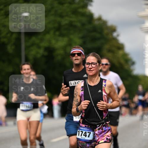 29.06.2025 - hella hamburg halbmarathon Dr. Thomas Lammeyer http://msf.ph/oto/8339465 29.06.2025 10:17:57 Kennedybrücke 1747, 2891, 4001, 4032, 4795, 4962, 5631, 5719, 6089, 7462, 7802, 7913, 8001, 8673, 9141, 9631, 9845, 9886, 10442, 10443, 11355 meine-sportfotos.de