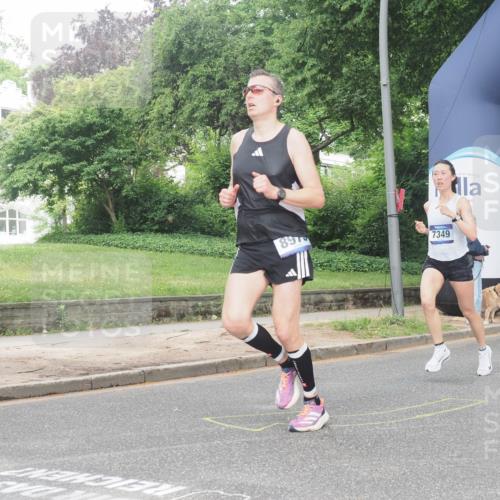 29.06.2025 - hella hamburg halbmarathon KatJ http://msf.ph/oto/8339469 29.06.2025 10:18:49 Zwischen KM18-KM19 1827, 7349, 7389 meine-sportfotos.de