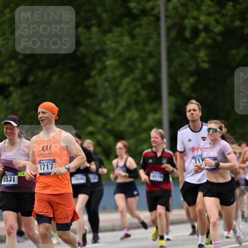 29.06.2025 - hella hamburg halbmarathon Dr. Thomas Lammeyer http://msf.ph/oto/8339479 29.06.2025 10:40:15 Kennedybrücke 1036, 1102, 1183, 1284, 1336, 1717, 2352, 2588, 2827, 3243, 3741, 3990, 4413, 4902, 5012, 5240, 5531, 6021, 6381, 6845, 6896, 7111, 7275, 7927, 8356, 8947, 10047, 10119, 10336, 10341, 10567, 11010, 11187, 11198 meine-sportfotos.de