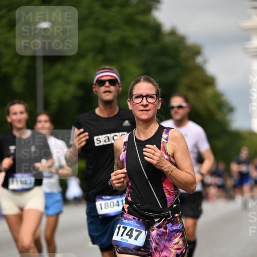 29.06.2025 - hella hamburg halbmarathon Dr. Thomas Lammeyer http://msf.ph/oto/8339535 29.06.2025 10:17:58 Kennedybrücke 1406, 1747, 2891, 4001, 4032, 4795, 4962, 5631, 5719, 6089, 7462, 7802, 7913, 8001, 8673, 9141, 9631, 9845, 9886, 10442, 10443, 11355 meine-sportfotos.de