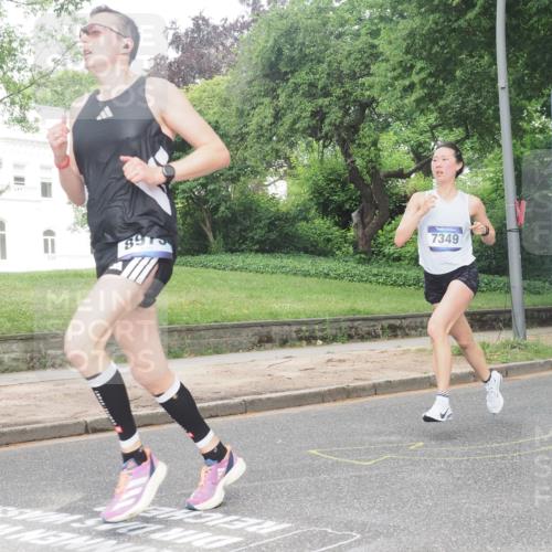 29.06.2025 - hella hamburg halbmarathon KatJ http://msf.ph/oto/8339548 29.06.2025 10:18:50 Zwischen KM18-KM19 1827, 7349 meine-sportfotos.de