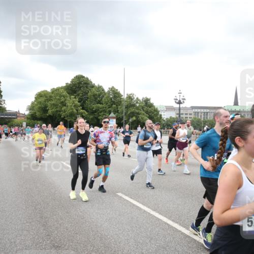 29.06.2025 - hella hamburg halbmarathon Jannik Wohlers http://msf.ph/oto/8339571 29.06.2025 10:55:24 Lombardsbrücke 3101, 3244, 4265, 4470, 4896, 5220, 5222, 5575, 6055, 6056, 6113, 6257, 6594, 7516, 7969, 8110, 8527, 8532, 8533, 8648, 9548, 9861, 9865, 9956, 10094, 10436, 10438, 10449, 10593, 11903, 11962, 11963, 12695, 13504, 14124, 14492, 15081, 15116, 15289, 15763, 15764, 16336, 16651, 16768, 16926, 17038, 17039, 17168, 17392, 18195, 18907 meine-sportfotos.de