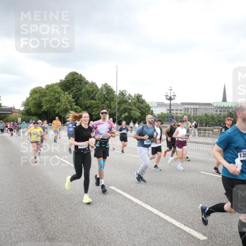 29.06.2025 - hella hamburg halbmarathon Jannik Wohlers http://msf.ph/oto/8339585 29.06.2025 10:55:24 Lombardsbrücke 3101, 3244, 4265, 4470, 4896, 5220, 5222, 5575, 6055, 6056, 6113, 6257, 6594, 7516, 7969, 8110, 8527, 8532, 8533, 8648, 9548, 9861, 9865, 9956, 10094, 10436, 10438, 10449, 10593, 11903, 11962, 11963, 12695, 13504, 14124, 14492, 15081, 15116, 15289, 15763, 15764, 16336, 16651, 16768, 16926, 17038, 17039, 17168, 17392, 18195, 18907 meine-sportfotos.de