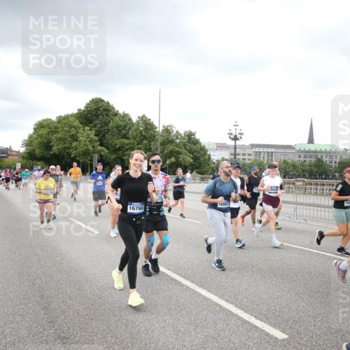 29.06.2025 - hella hamburg halbmarathon Jannik Wohlers http://msf.ph/oto/8339622 29.06.2025 10:55:24 Lombardsbrücke 3101, 3244, 4265, 4470, 4896, 5220, 5222, 5575, 6055, 6056, 6113, 6257, 6594, 7516, 7969, 8110, 8527, 8532, 8533, 8648, 9548, 9861, 9865, 9956, 10094, 10436, 10438, 10449, 10593, 11903, 11962, 11963, 12695, 13504, 14124, 14492, 15081, 15116, 15289, 15763, 15764, 16336, 16651, 16768, 16926, 17038, 17039, 17168, 17392, 18195, 18907 meine-sportfotos.de