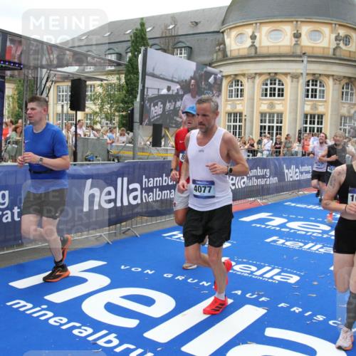 29.06.2025 - hella hamburg halbmarathon Michael Strokosch http://msf.ph/oto/8339680 29.06.2025 10:51:11 Ziel 1366, 4077, 4816, 4967, 6027, 8261, 8508, 8704, 10508, 10603, 10868, 11733, 13073, 15480, 17384, 17530, 17823, 18066 meine-sportfotos.de