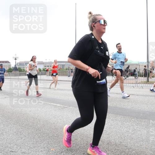 29.06.2025 - hella hamburg halbmarathon Lena Gebhardt http://msf.ph/oto/8339685 29.06.2025 10:47:42 Lombardsbrücke 1434, 11458, 622, 2882, 234, 1045, 1246, 1392, 1434, 1463, 1523, 1618, 1639, 1704, 1926, 2148, 2197, 2407, 2491, 2545, 2704, 2790, 2882, 2994, 3049, 3339, 4037, 4184, 4325, 4423, 4806, 4856, 4895, 4974, 4975, 5621, 5622, 5886, 5895, 6255, 6256, 6879, 6995, 7240, 7403, 7427, 7630, 7631, 7970, 8077, 8105, 8270, 8310, 8550, 8774, 8915, 8953, 9018, 9687, 9696, 9697, 10658, 10991, 11351, 11458, 11730, 11738, 11802, 11909, 12431 meine-sportfotos.de