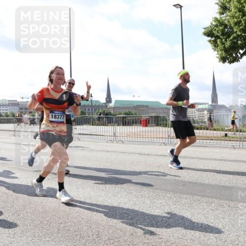 29.06.2025 - hella hamburg halbmarathon Lena Gebhardt http://msf.ph/oto/8339688 29.06.2025 10:00:40 Lombardsbrücke 6443, 18701, 11605, 1059, 18377, 1019, 1180, 1526, 1544, 1568, 1583, 1611, 1681, 2027, 2086, 2236, 2346, 2426, 2474, 2606, 2652, 2730, 2982, 3042, 3059, 3141, 3177, 3319, 3400, 3794, 3861, 3898, 3983, 4419, 4579, 4594, 4616, 4767, 4813, 4940, 4945, 5033, 5418, 5643, 5728, 5870, 6082, 6084, 6104, 6138, 6220, 6260, 6443, 6470, 6714, 6757, 7757, 7759, 7761, 8255, 8326, 8478, 8632, 8923, 9124, 9553, 9555, 9577, 10074, 10271, 10599 meine-sportfotos.de