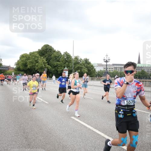 29.06.2025 - hella hamburg halbmarathon Jannik Wohlers http://msf.ph/oto/8339697 29.06.2025 10:55:25 Lombardsbrücke 3101, 3244, 4265, 4470, 4896, 5220, 5222, 5575, 6055, 6056, 6113, 6257, 6594, 7516, 7969, 8110, 8527, 8532, 8533, 8648, 9548, 9861, 9865, 9956, 10094, 10436, 10438, 10449, 10593, 11903, 11962, 11963, 12695, 13504, 13627, 14124, 14492, 15081, 15116, 15199, 15289, 15763, 15764, 16336, 16651, 16768, 16926, 17038, 17039, 17168, 17392, 18195, 18907 meine-sportfotos.de