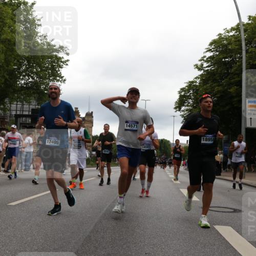 29.06.2025 - hella hamburg halbmarathon Yannick Fuchs http://msf.ph/oto/8339707 29.06.2025 10:52:06 20KM 1595, 1611, 1833, 2488, 2656, 2840, 2907, 3251, 3859, 4319, 4426, 4467, 4502, 4632, 4708, 4833, 5277, 5341, 5926, 6104, 6138, 6147, 6592, 6595, 7082, 7138, 7189, 8322, 8585, 9230, 9316, 9485, 10788, 11394, 11645, 12378, 12585, 12879, 13816, 13880, 14266, 14571, 15217, 15434, 15527, 16531, 17405, 17415, 17827, 18068, 18180, 18492, 18501, 18587, 18762, 18891 meine-sportfotos.de