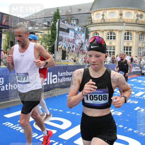29.06.2025 - hella hamburg halbmarathon Michael Strokosch http://msf.ph/oto/8339711 29.06.2025 10:51:11 Ziel 1366, 4077, 4816, 4967, 6027, 8261, 8508, 8704, 10508, 10603, 10868, 11733, 13073, 15480, 17384, 17530, 17823, 18066 meine-sportfotos.de