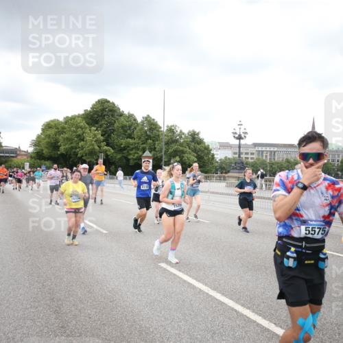 29.06.2025 - hella hamburg halbmarathon Jannik Wohlers http://msf.ph/oto/8339720 29.06.2025 10:55:26 Lombardsbrücke 2793, 3101, 3244, 4265, 4470, 4896, 5220, 5222, 5575, 6055, 6056, 6113, 6257, 6594, 7516, 7969, 8110, 8527, 8532, 8533, 8648, 9548, 9861, 9865, 9956, 10436, 10438, 10449, 10593, 11903, 11962, 11963, 12695, 13504, 13627, 14124, 14221, 14492, 15116, 15199, 15289, 15763, 15764, 16336, 16413, 16651, 16768, 16926, 17038, 17039, 17168, 17392, 18195, 18329, 18907 meine-sportfotos.de