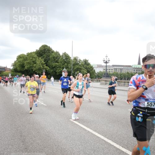 29.06.2025 - hella hamburg halbmarathon Jannik Wohlers http://msf.ph/oto/8339729 29.06.2025 10:55:26 Lombardsbrücke 2793, 3101, 3244, 4265, 4470, 4896, 5220, 5222, 5575, 6055, 6056, 6113, 6257, 6594, 7516, 7969, 8110, 8527, 8532, 8533, 8648, 9548, 9861, 9865, 9956, 10436, 10438, 10449, 10593, 11903, 11962, 11963, 12695, 13504, 13627, 14124, 14221, 14492, 15116, 15199, 15289, 15763, 15764, 16336, 16413, 16651, 16768, 16926, 17038, 17039, 17168, 17392, 18195, 18329, 18907 meine-sportfotos.de