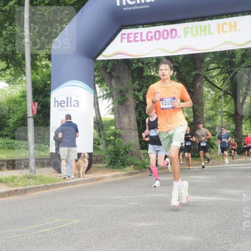 29.06.2025 - hella hamburg halbmarathon KatJ http://msf.ph/oto/8339767 29.06.2025 10:18:59 Zwischen KM18-KM19  meine-sportfotos.de
