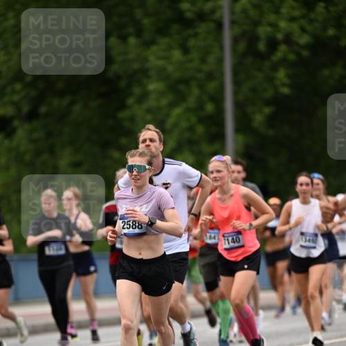 29.06.2025 - hella hamburg halbmarathon Dr. Thomas Lammeyer http://msf.ph/oto/8339785 29.06.2025 10:40:16 Kennedybrücke 1036, 1102, 1183, 1284, 1336, 1717, 2352, 2588, 2827, 3243, 3741, 3990, 4413, 4902, 4937, 5012, 5240, 5531, 6021, 6381, 6845, 6896, 7111, 7275, 7927, 8356, 8947, 10047, 10119, 10336, 10341, 10567, 11010, 11187, 11198 meine-sportfotos.de