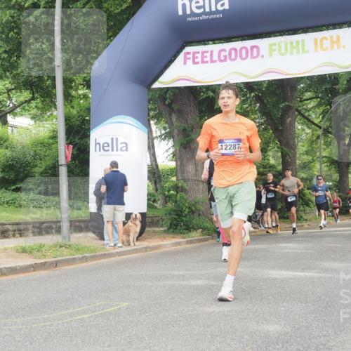 29.06.2025 - hella hamburg halbmarathon KatJ http://msf.ph/oto/8339787 29.06.2025 10:18:59 Zwischen KM18-KM19  meine-sportfotos.de