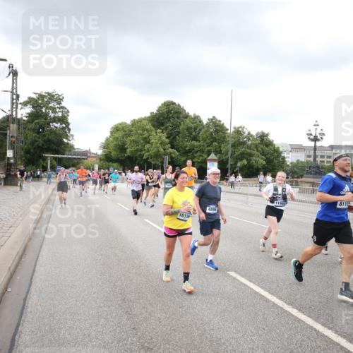 29.06.2025 - hella hamburg halbmarathon Jannik Wohlers http://msf.ph/oto/8339799 29.06.2025 10:55:27 Lombardsbrücke 2793, 3101, 3244, 4265, 4470, 4473, 4896, 5220, 5222, 5306, 5575, 6055, 6056, 6113, 6257, 6594, 7516, 7969, 8110, 8527, 8532, 8533, 8648, 9548, 9861, 9865, 9956, 10436, 10438, 10449, 10593, 11903, 11962, 11963, 12695, 13504, 13627, 14124, 14221, 14492, 15116, 15199, 15289, 15763, 15764, 16336, 16413, 16651, 16768, 16926, 17038, 17039, 17168, 17392, 18195, 18329, 18907 meine-sportfotos.de