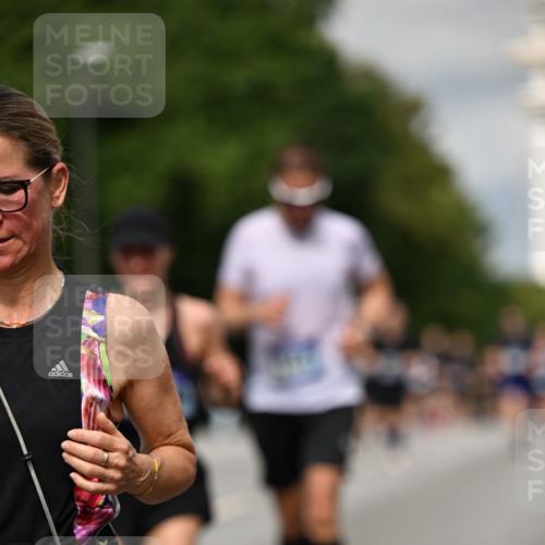 29.06.2025 - hella hamburg halbmarathon Dr. Thomas Lammeyer http://msf.ph/oto/8339811 29.06.2025 10:17:59 Kennedybrücke 1406, 1747, 2891, 3939, 4032, 4795, 4962, 5631, 5719, 6089, 7462, 7802, 7913, 8001, 8673, 9141, 9631, 9845, 9886, 10442, 10443, 11355 meine-sportfotos.de