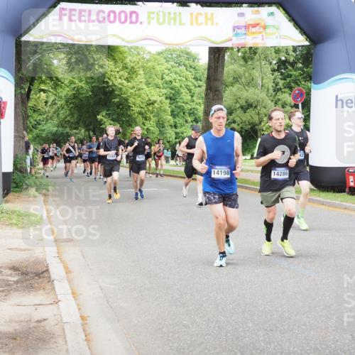29.06.2025 - hella hamburg halbmarathon MichiJ http://msf.ph/oto/8339832 29.06.2025 10:39:48 Zwischen KM18-KM19 1657, 2814, 5008, 5020, 5093, 6198, 7383, 9145, 12519, 14198, 14286, 15427 meine-sportfotos.de