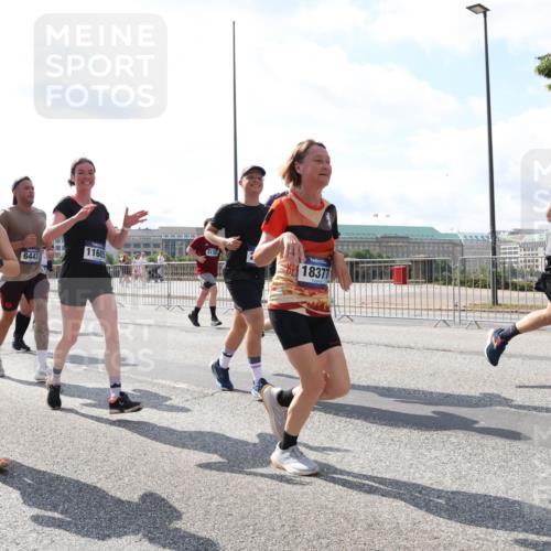 29.06.2025 - hella hamburg halbmarathon Lena Gebhardt http://msf.ph/oto/8339840 29.06.2025 10:00:40 Lombardsbrücke 1568, 6138, 11605, 6443, 18377, 1019, 1180, 1526, 1544, 1568, 1583, 1611, 1681, 2027, 2086, 2236, 2346, 2426, 2474, 2606, 2652, 2730, 2982, 3042, 3059, 3141, 3177, 3319, 3400, 3794, 3861, 3898, 3983, 4419, 4579, 4594, 4616, 4767, 4813, 4940, 4945, 5033, 5418, 5643, 5728, 5870, 6082, 6084, 6104, 6138, 6220, 6260, 6443, 6470, 6714, 6757, 7757, 7759, 7761, 8255, 8326, 8478, 8632, 8923, 9124, 9553, 9555, 9577, 10074, 10271, 10599 meine-sportfotos.de