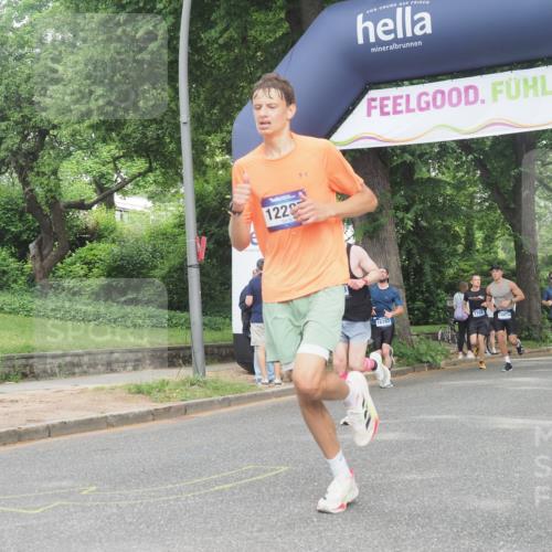 29.06.2025 - hella hamburg halbmarathon KatJ http://msf.ph/oto/8339850 29.06.2025 10:18:59 Zwischen KM18-KM19  meine-sportfotos.de