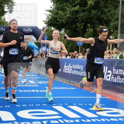 29.06.2025 - hella hamburg halbmarathon Strokosch-Dieckow http://msf.ph/oto/8339854 29.06.2025 10:53:55 Ziel 1151, 1706, 1815, 1870, 2432, 3096, 6260, 6356, 6374, 6481, 7395, 7918, 7973, 8394, 9032, 9922, 10891, 11789, 12413, 13032, 13869, 14026, 14175, 15502, 16477, 16538, 17348, 18308, 18418, 18487, 18759, 18831, 18879, 18915, 19177 meine-sportfotos.de