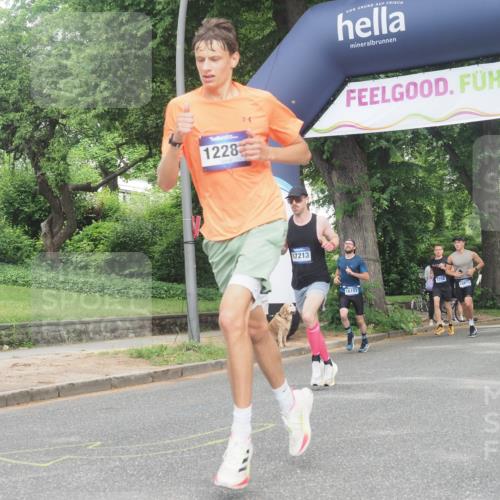 29.06.2025 - hella hamburg halbmarathon KatJ http://msf.ph/oto/8339865 29.06.2025 10:19:00 Zwischen KM18-KM19  meine-sportfotos.de