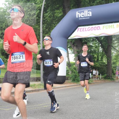 29.06.2025 - hella hamburg halbmarathon KatJ http://msf.ph/oto/8339896 29.06.2025 10:48:19 Zwischen KM18-KM19 2911, 5613, 5870, 7306, 8177 meine-sportfotos.de