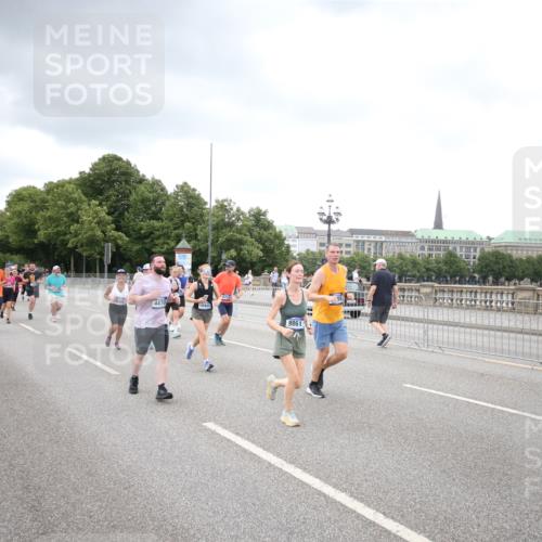 29.06.2025 - hella hamburg halbmarathon Jannik Wohlers http://msf.ph/oto/8339949 29.06.2025 10:55:29 Lombardsbrücke 2793, 3101, 3268, 4265, 4470, 4473, 4896, 5220, 5222, 5306, 5575, 5994, 6055, 6056, 6113, 6257, 6494, 6594, 7516, 7616, 7969, 8110, 8532, 8533, 8648, 9548, 9838, 9861, 9865, 9956, 10436, 10438, 10449, 10593, 10640, 11903, 11962, 11963, 12267, 12695, 13055, 13504, 13627, 14124, 14221, 14492, 15116, 15199, 15289, 15763, 15764, 16336, 16413, 16651, 16768, 16926, 16960, 17038, 17039, 17168, 17392, 18195, 18329, 18907 meine-sportfotos.de