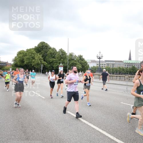 29.06.2025 - hella hamburg halbmarathon Jannik Wohlers http://msf.ph/oto/8339972 29.06.2025 10:55:30 Lombardsbrücke 2793, 3101, 3268, 4265, 4470, 4473, 4896, 5220, 5222, 5306, 5575, 5994, 6055, 6056, 6113, 6257, 6494, 6594, 7516, 7616, 7969, 8110, 8532, 8533, 8648, 9548, 9838, 9861, 9865, 9956, 10436, 10438, 10449, 10640, 11903, 11962, 11963, 12267, 12695, 13055, 13504, 13627, 14124, 14221, 14281, 14492, 15116, 15199, 15289, 15763, 15764, 16336, 16413, 16651, 16768, 16960, 17038, 17039, 17168, 17392, 18195, 18329, 18907 meine-sportfotos.de