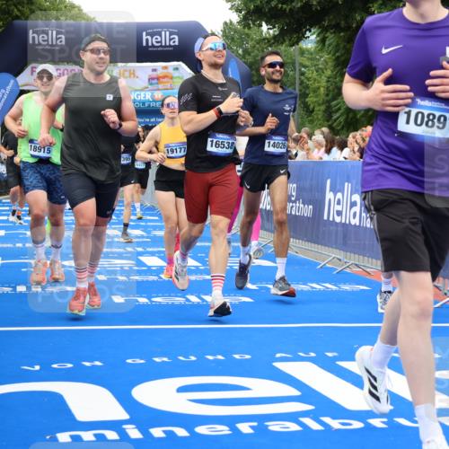 29.06.2025 - hella hamburg halbmarathon Strokosch-Dieckow http://msf.ph/oto/8339983 29.06.2025 10:53:51 Ziel 1422, 1706, 1870, 2432, 5607, 6260, 6374, 6481, 6877, 7177, 7395, 7918, 7973, 8285, 8335, 8394, 9922, 10529, 10891, 11789, 12413, 13032, 13869, 14026, 14175, 15502, 16477, 16538, 17740, 18249, 18418, 18487, 18759, 18831, 18879, 18915, 19177 meine-sportfotos.de
