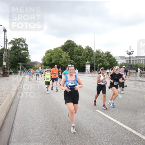 29.06.2025 - hella hamburg halbmarathon Jannik Wohlers http://msf.ph/oto/8339987 29.06.2025 10:55:31 Lombardsbrücke 2793, 3101, 3268, 4265, 4470, 4473, 4896, 5220, 5306, 5575, 5994, 6055, 6056, 6113, 6257, 6494, 6594, 7516, 7616, 7969, 8110, 8532, 8533, 8648, 9548, 9838, 9861, 9865, 9956, 10436, 10438, 10449, 10640, 11903, 11962, 11963, 12267, 13055, 13504, 13627, 14124, 14221, 14280, 14281, 14492, 15199, 15289, 15763, 15764, 16413, 16651, 16768, 16960, 17038, 17039, 17168, 18195, 18329, 18907 meine-sportfotos.de