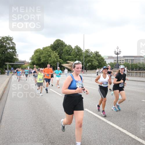 29.06.2025 - hella hamburg halbmarathon Jannik Wohlers http://msf.ph/oto/8340022 29.06.2025 10:55:31 Lombardsbrücke 2793, 3101, 3268, 4265, 4470, 4473, 4896, 5220, 5306, 5575, 5994, 6055, 6056, 6113, 6257, 6494, 6594, 7516, 7616, 7969, 8110, 8532, 8533, 8648, 9548, 9838, 9861, 9865, 9956, 10436, 10438, 10449, 10640, 11903, 11962, 11963, 12267, 13055, 13504, 13627, 14124, 14221, 14280, 14281, 14492, 15199, 15289, 15763, 15764, 16413, 16651, 16768, 16960, 17038, 17039, 17168, 18195, 18329, 18907 meine-sportfotos.de