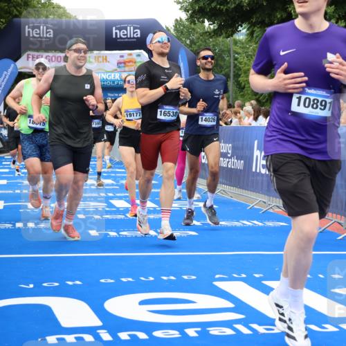 29.06.2025 - hella hamburg halbmarathon Strokosch-Dieckow http://msf.ph/oto/8340037 29.06.2025 10:53:51 Ziel 1422, 1706, 1870, 2432, 5607, 6260, 6374, 6481, 6877, 7177, 7395, 7918, 7973, 8285, 8335, 8394, 9922, 10529, 10891, 11789, 12413, 13032, 13869, 14026, 14175, 15502, 16477, 16538, 17740, 18249, 18418, 18487, 18759, 18831, 18879, 18915, 19177 meine-sportfotos.de